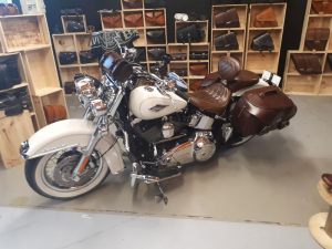 Sacoches Myleatherbikes Softail Héritage (6)